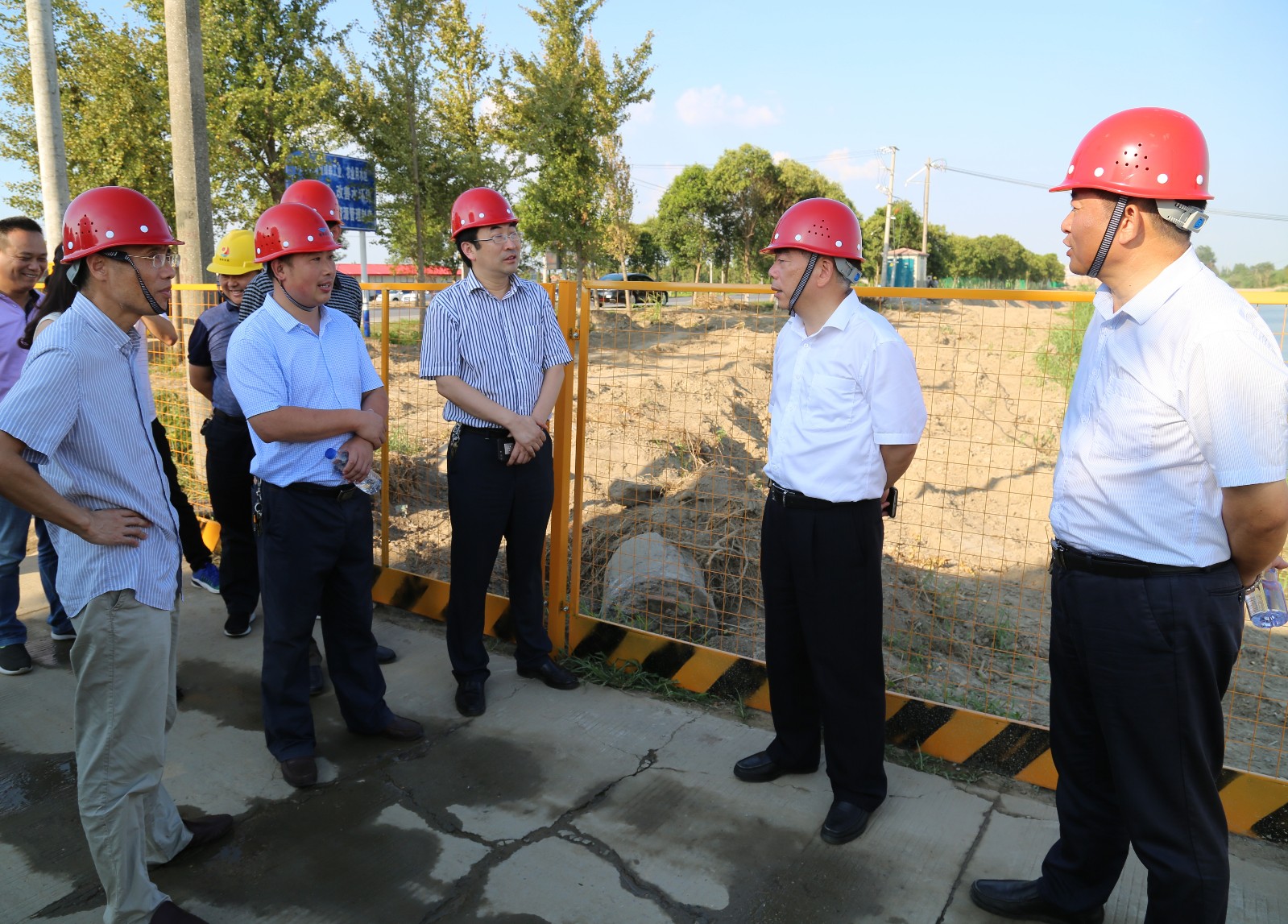 8月30日下午，赵闻斌副市长率队视察如泰运河接通工程项目工地.jpg