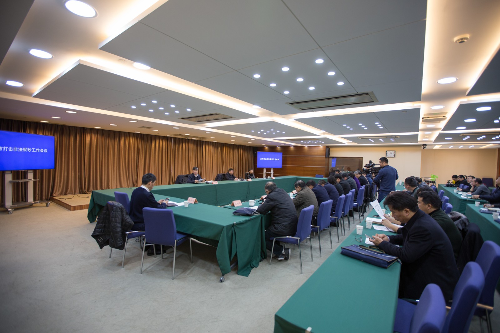 会议现场.jpg
